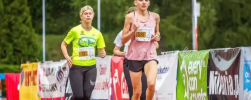 Zuzanna Bryła, uczennica klasy III d zajęła 5. miejsce w biegu XXXI Złota Mila Częstochowy