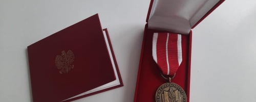 Nauczyciele I LO odznaczeni Medalami KEN za rok 2020 i 2021