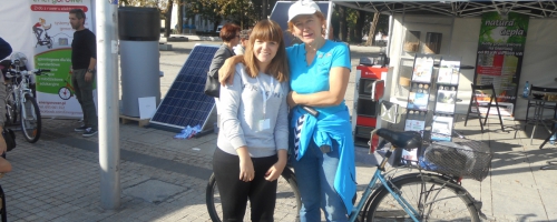 Wolontariusze z I LO podczas Miejskiego Dnia Inteligentnej Energii (25.09.16r.)